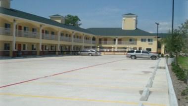 Scottish Inn & Suites - Baytown image