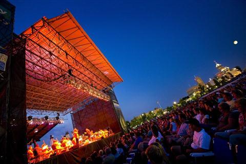 草坪户外露天剧场