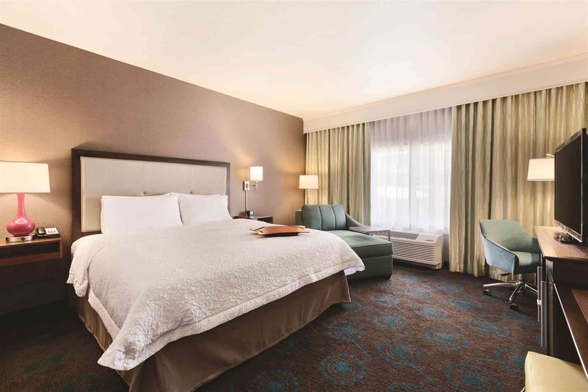Hampton Inn & Suites Portland/Hillsboro-Evergreen Park in Hillsboro, OR
