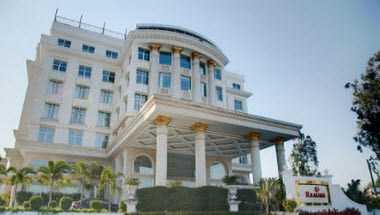 Ramada Plaza by Wyndham Chandigarh Zirakpur i Zirakpur, IN