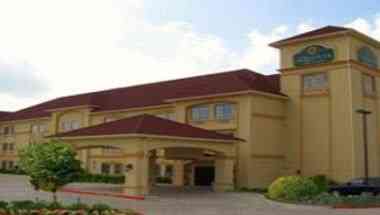 La Quinta Inn & Suites by Wyndham Alvarado a Alvarado, TX