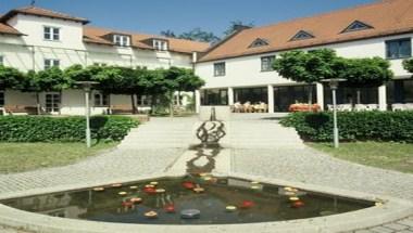 Akademie Schonbrunn image