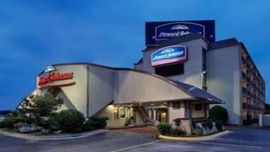 Howard Johnson by Wyndham Arlington Ballpark / Six Flags image