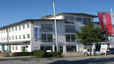 Hotel Fresh Inn image