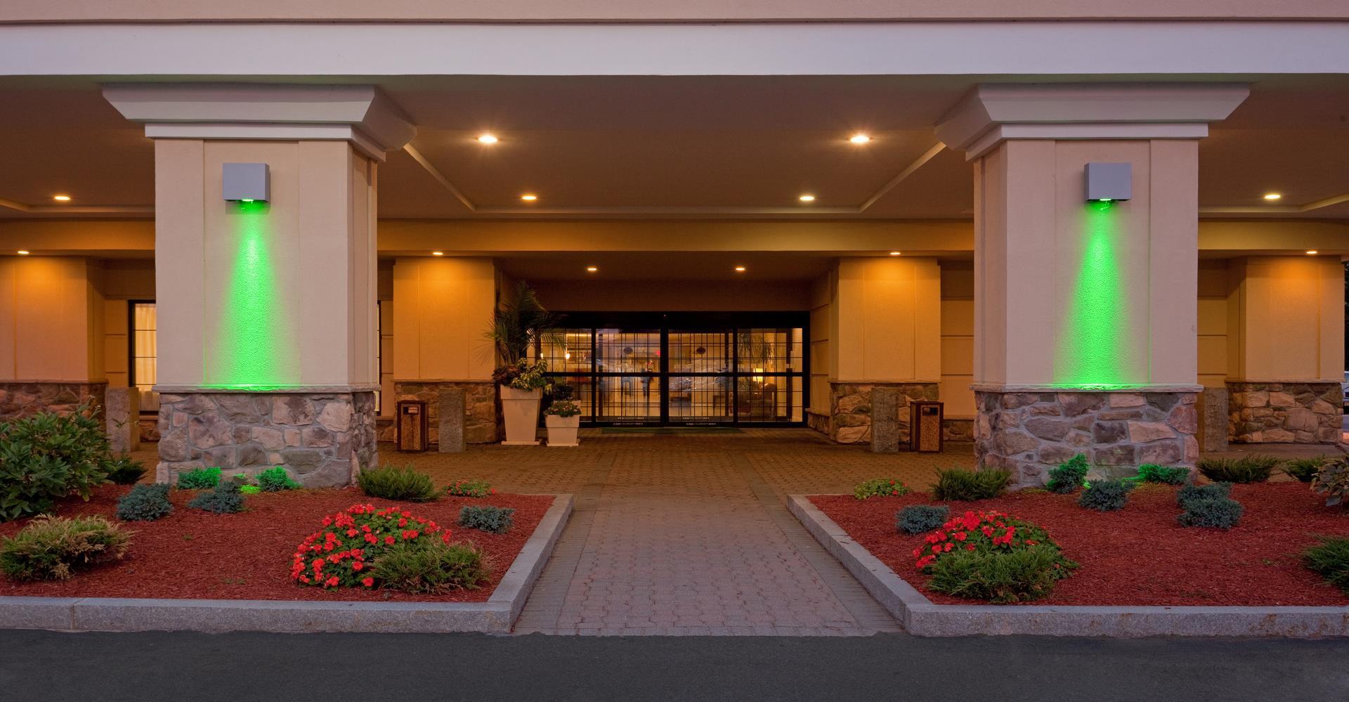 Holiday Inn & Suites Boston-Peabody image