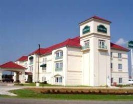 La Quinta Inn & Suites by Wyndham Seguin image