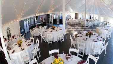 Zukas Hilltop Barn a Boston, MA