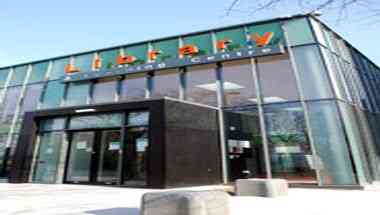 Longsight Library & Learning Centre a Manchester, GB1