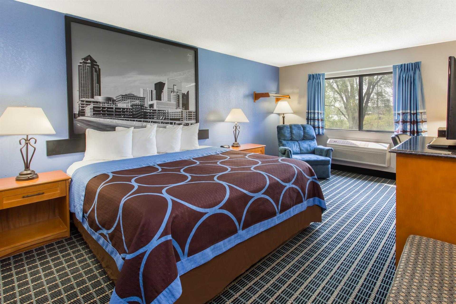 Super 8 by Wyndham Iowa City/Coralville in Coralville, IA