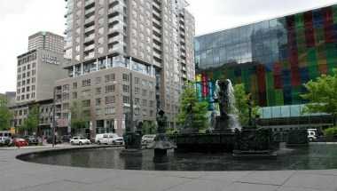 Hotel Le Dauphin Montreal Downtown i Montreal, QC