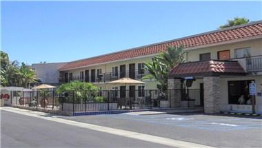 Econo Lodge Inn and Suites Escondido Downtown image