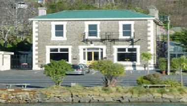 Carey's Bay Historic Hotel, Dunedin, NZ