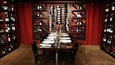 Vinology Wine Bar and Restaurant в Ann Arbor, MI