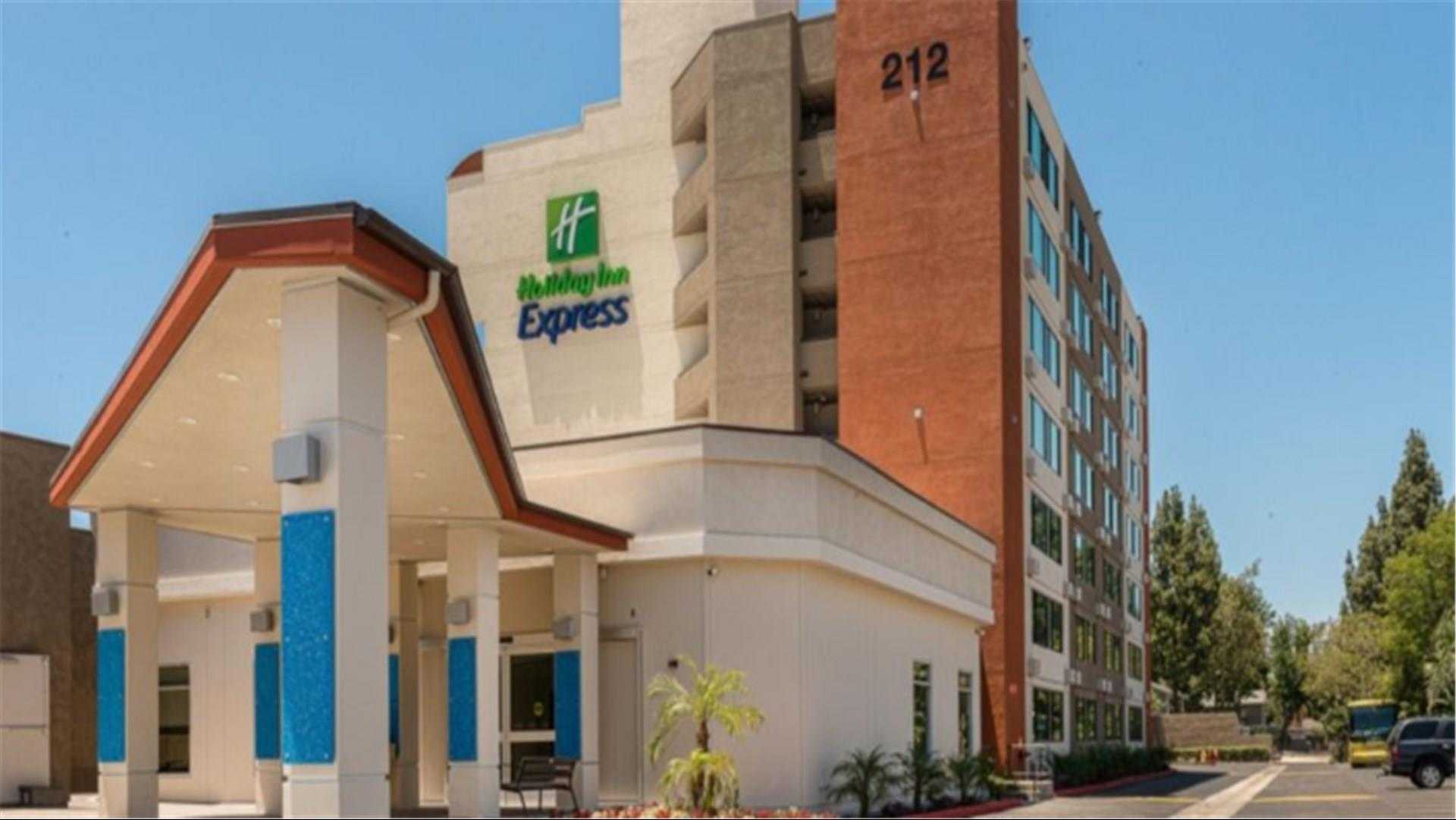 Holiday Inn Express Fullerton - Anaheim в Фуллертон, CA