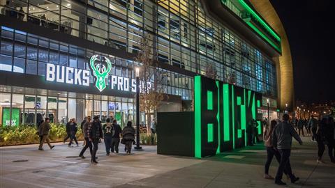 Fiserv Forum en Deer District