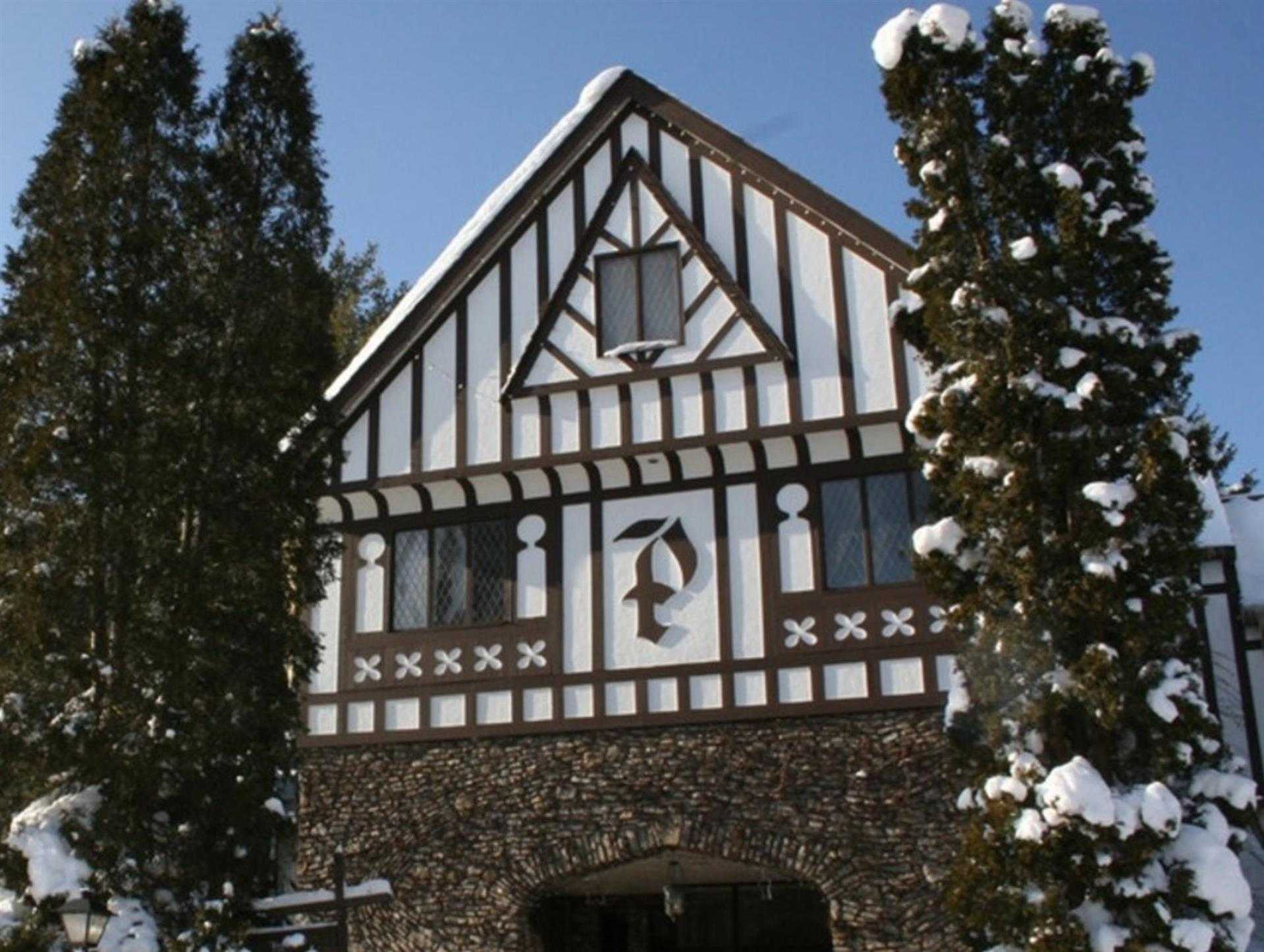 TEST-Frosty Acres Resort a South Pole, AQ