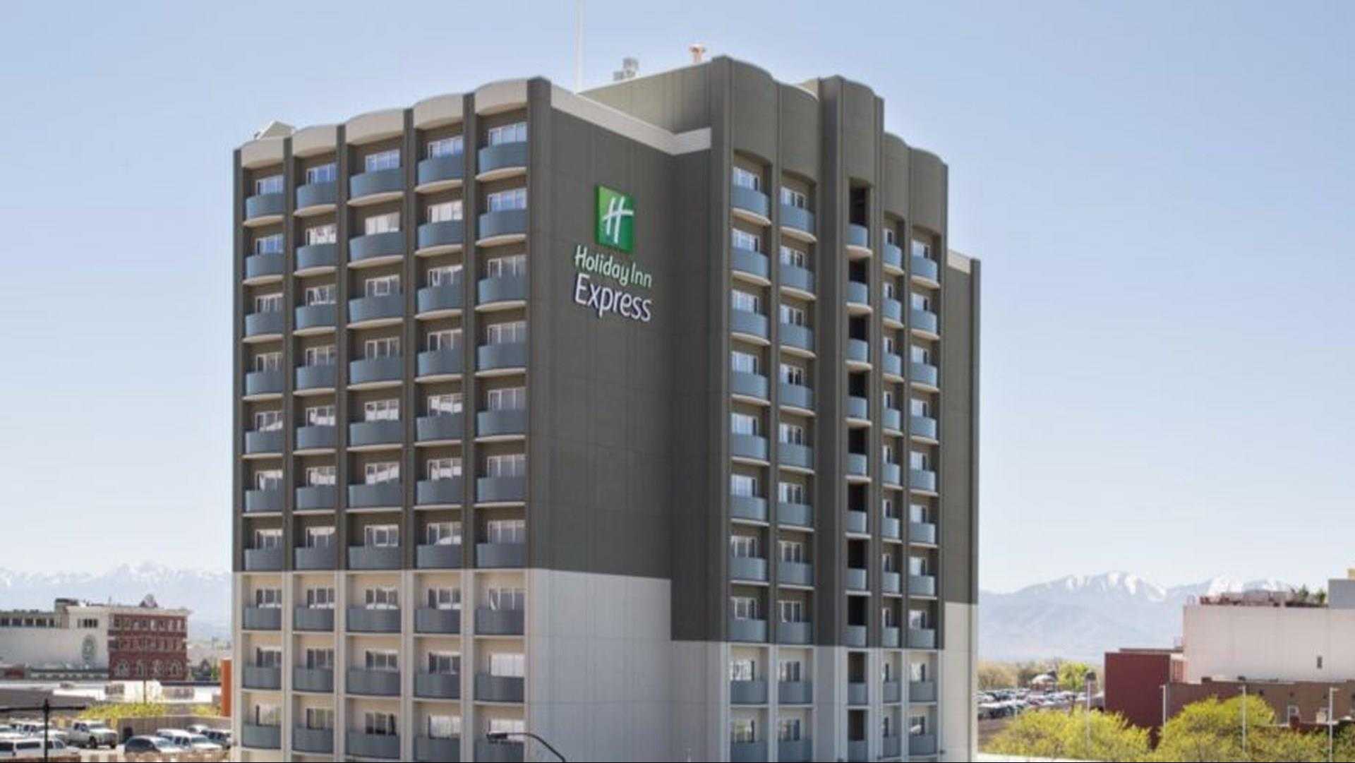 Holiday Inn Express and Suites Redding в Реддинг, CA
