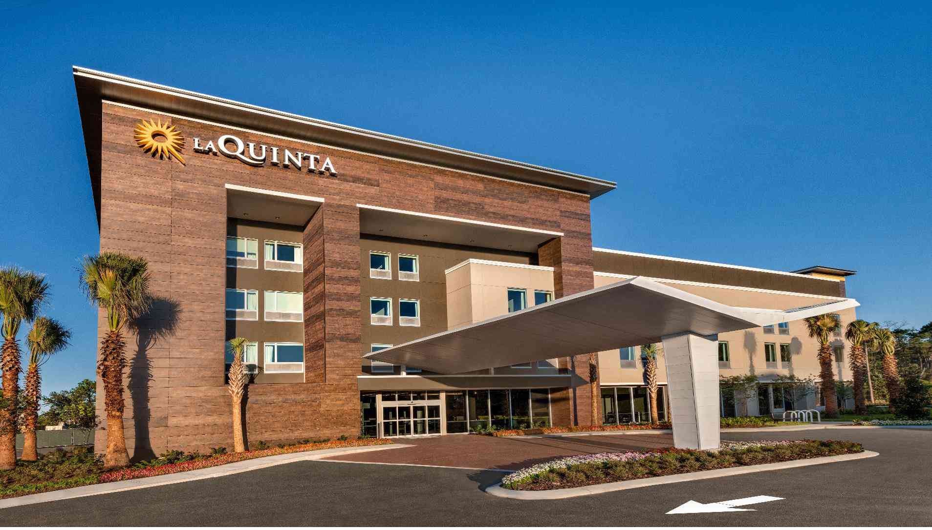 La Quinta Inn & Suites by Wyndham Orlando IDrive Theme Parks in Orlando, FL