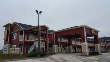 Super 8 by Wyndham Carrizo Springs image