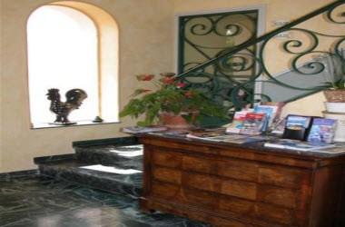 Hotels "La Gardiole" et "La Garoupe" en Antibes, FR