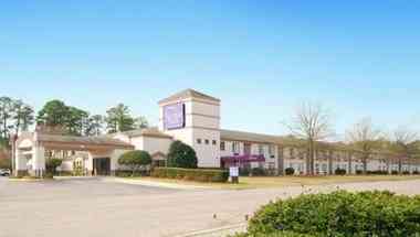 Sleep Inn and Suites Near Ft. Bragg в Spring Lake, NC