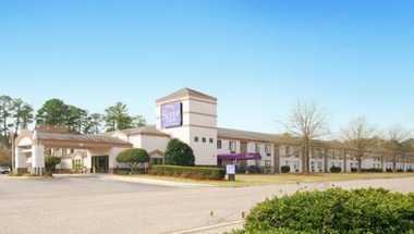 Sleep Inn and Suites Near Ft. Bragg in Frühlingssee, NC