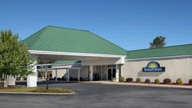 Days Inn by Wyndham Goldsboro image