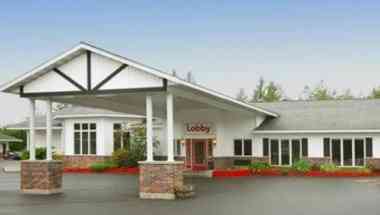 Econo Lodge Lakeshore in Manistique, MI
