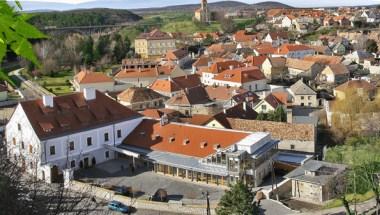 Gizella Hotel And Restaurant image