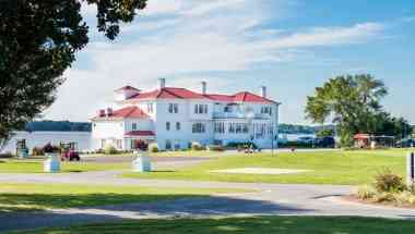 The Obici House at Sleepy Hole Golf Course en Suffolk, VA