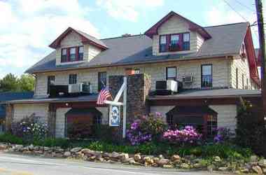Ligonier Country Inn in Laughlin, PA
