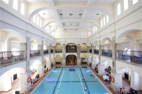 โรงอาบน้ำรูดาส