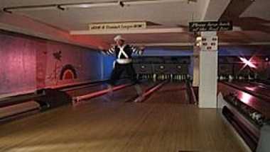 Danforth Bowl em Toronto, ON