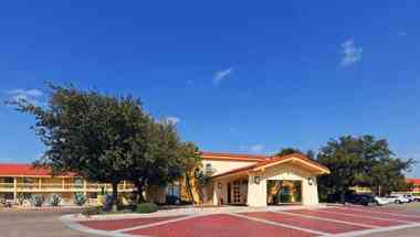 Super 8 by Wyndham Eagle Pass in Eagle Pass, TX