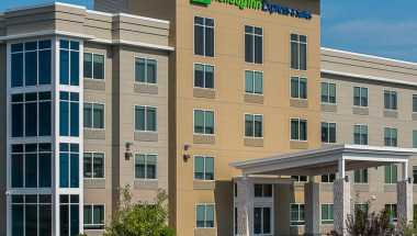 Holiday Inn Express & Suites Norwood-Boston Area a Norwood, MA
