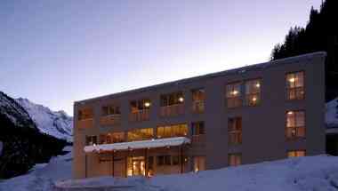Hotel Tannenheim в Stilfs, IT