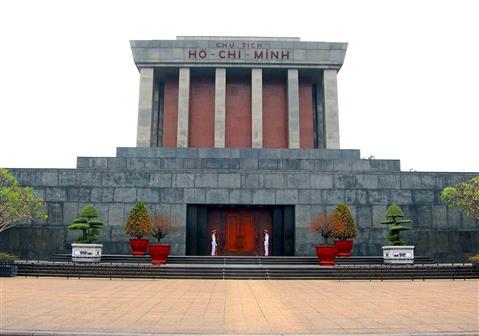 HO CHI MINH MAUSOLEUM AND MUSEUM