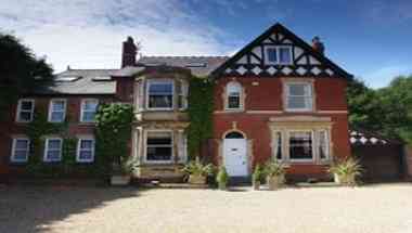 The Sandhurst Hotel a Middlewich, GB1