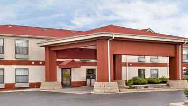 Days Inn by Wyndham Great Lakes - N. Chicago a Lake Bluff, IL