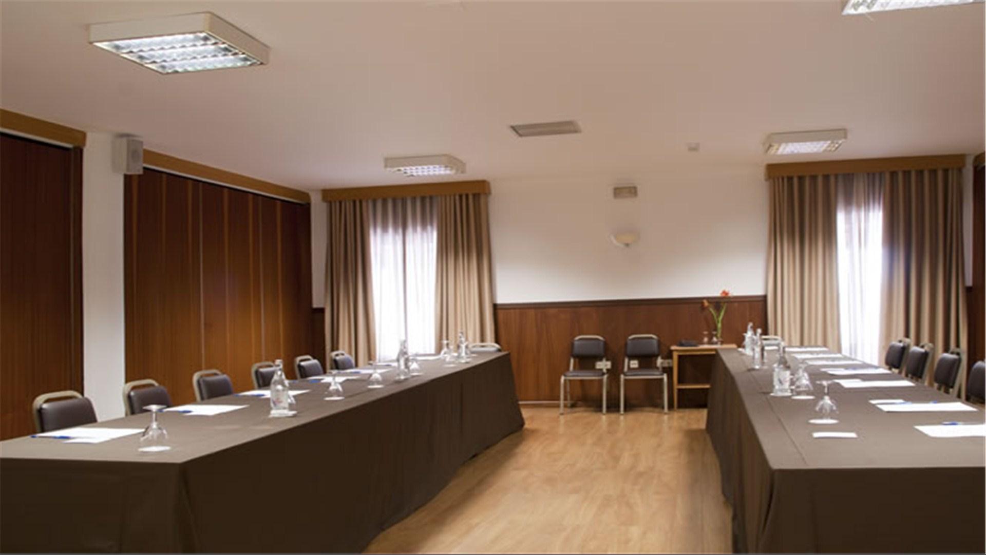 Hotel Rainha D. Amelia, Arts & Leisure image