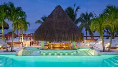 Couples Swept Away a Montego Bay, JM