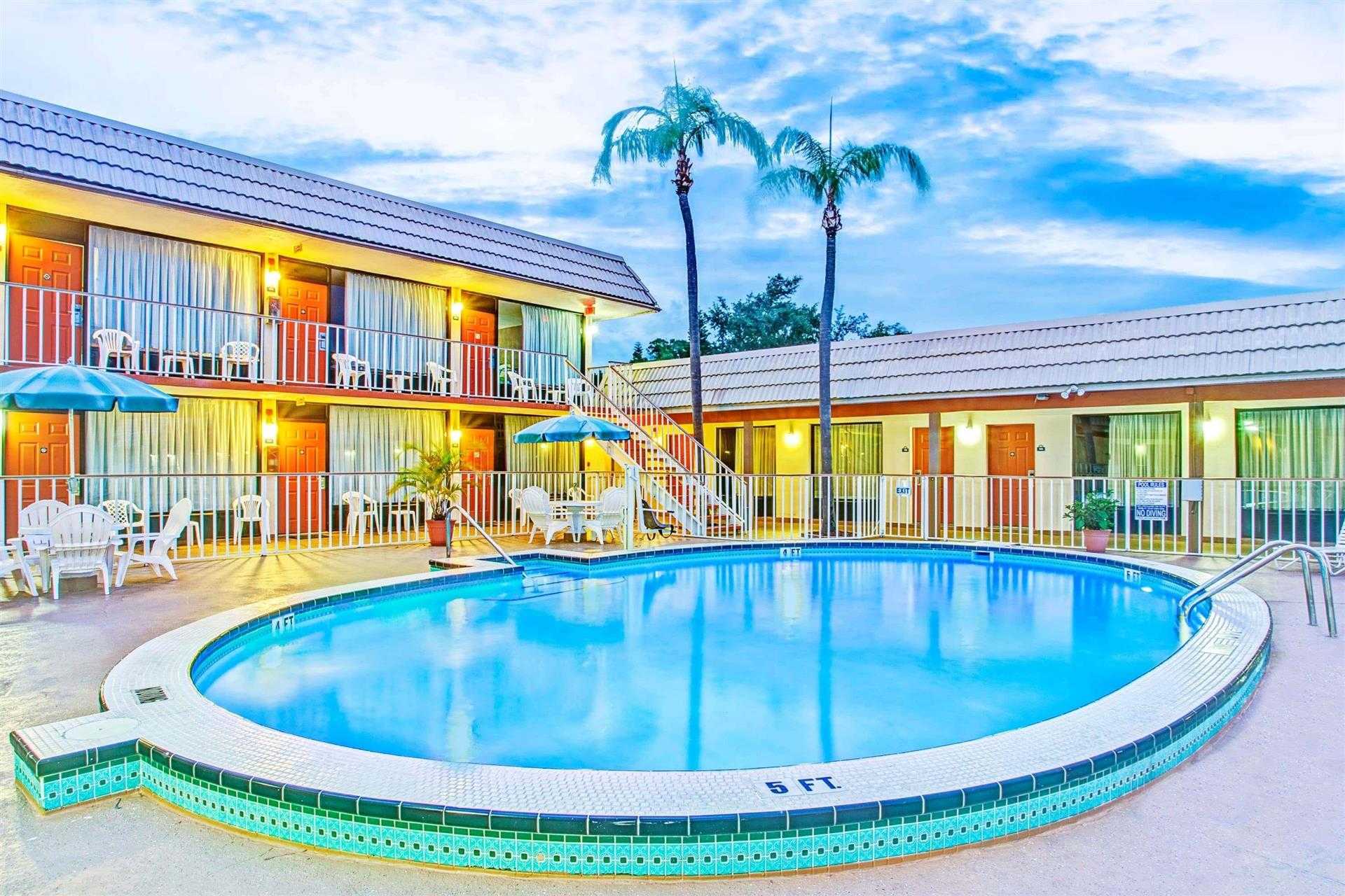 Days Inn by Wyndham St. Petersburg Central en San Petersburgo, FL