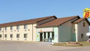 Super 8 by Wyndham Marshall in maarschalk, MO