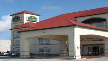 La Quinta Inn & Suites by Wyndham Mercedes Outlet Mall, Mercedes, TX