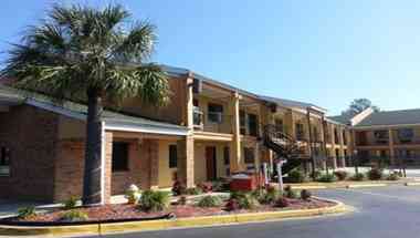 Rodeway Inn North Charleston в North Charleston, SC