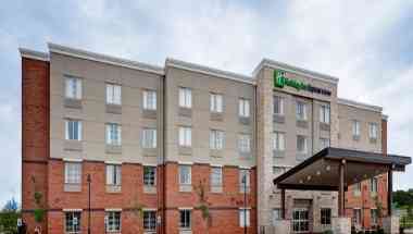Holiday Inn Express & Suites Manhattan a Manhattan, KS