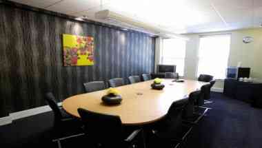 Rombourne Business Centres - Trym Lodge em Bristol, GB1