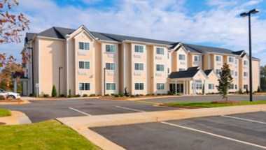 Microtel Inn & Suites by Wyndham Pleasanton in Pleasanton, TX