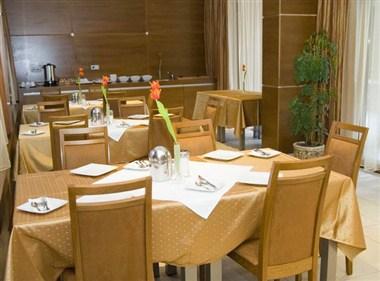 Hotel Villa Pax a Balatonalmadi, HU