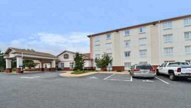 Best Western Plus Crossroads Inn & Suites, Louisa, VA